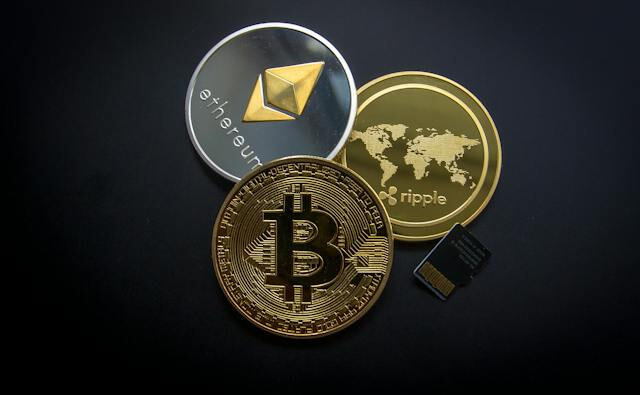 3 des actifs numériques les plus connus de la blockchain dont Bictoin et Ethereum.