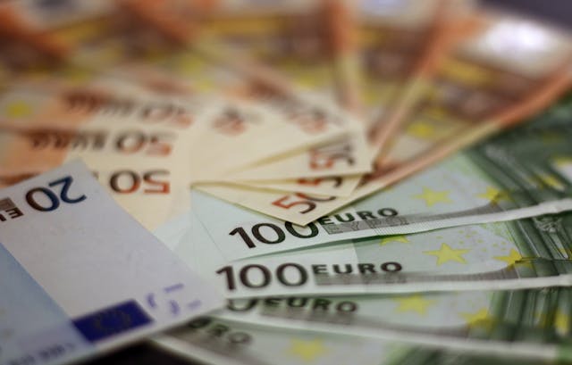 Des dizaines de billets.