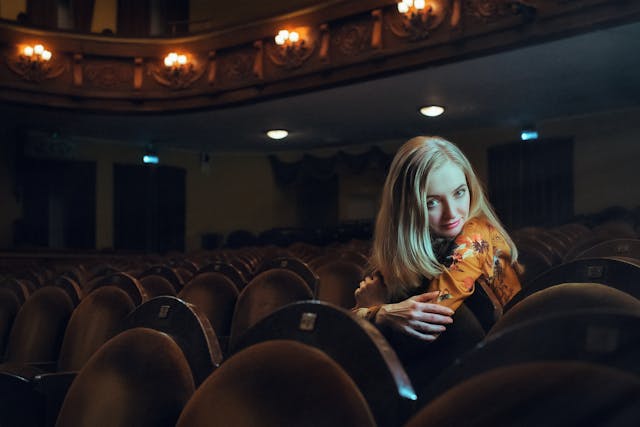 Une adolescente au cinéma
