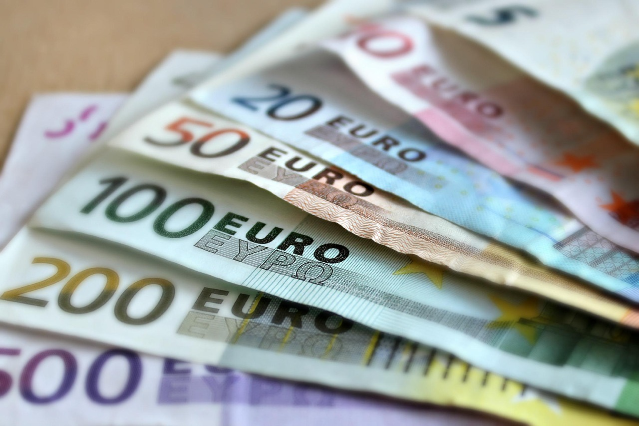 Un retrait d'argent sur un compte courant. 