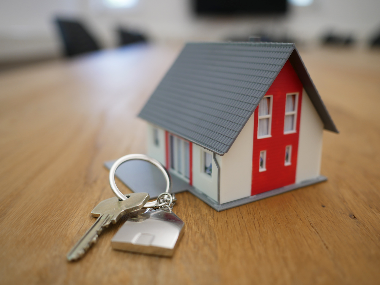Un individu réalisant son projet d'achat immobilier.
