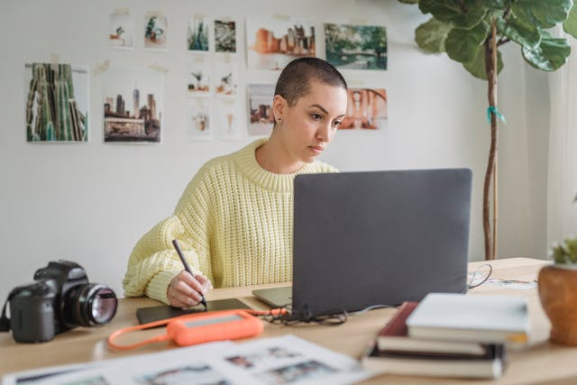 Le travail à domicile pour gagner son argent comme tout le monde.