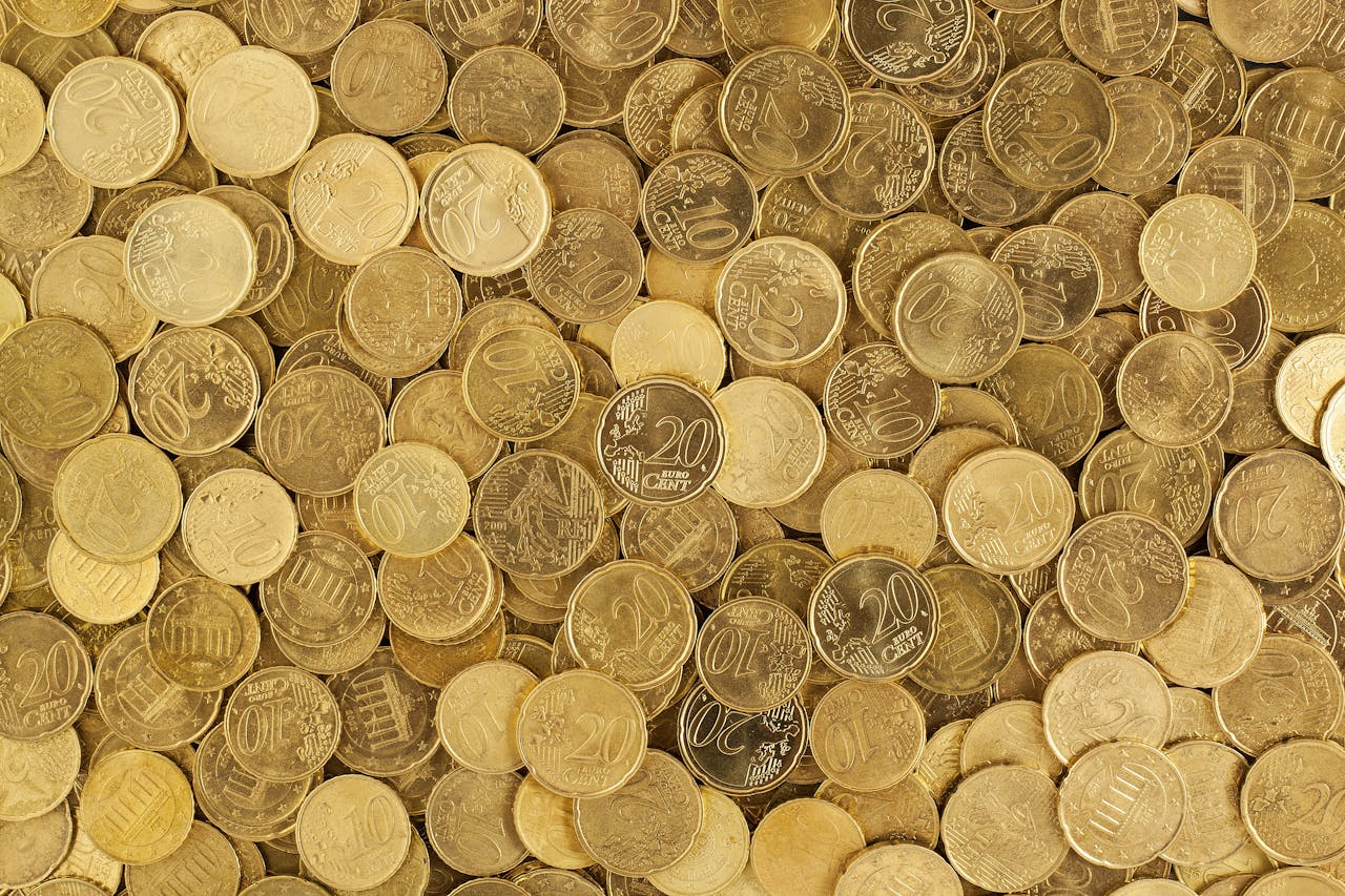 Un échange de moyens de paiement avec pour objectif de faire marcher le système monétaire.